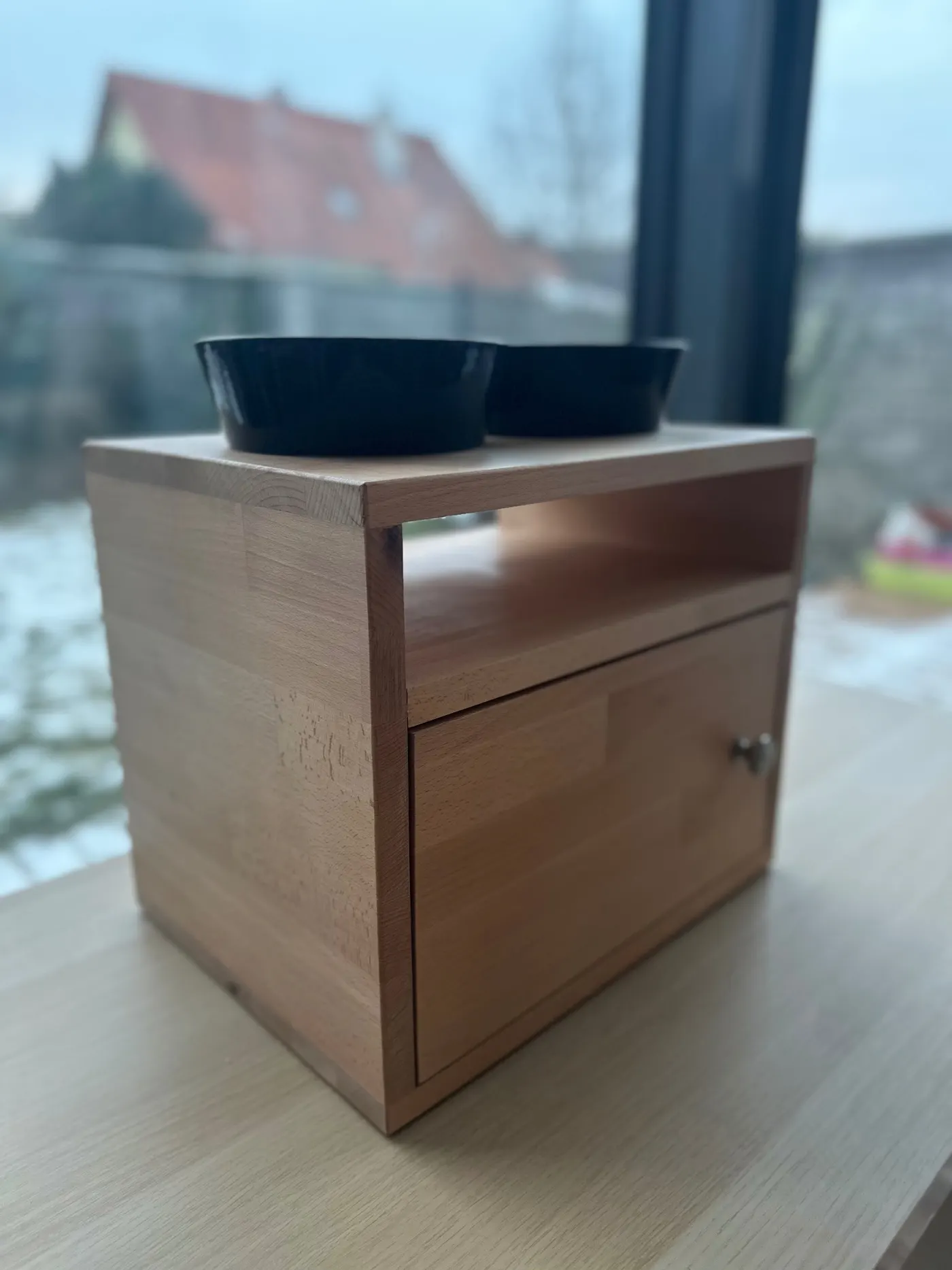 Úložný box s miskami
